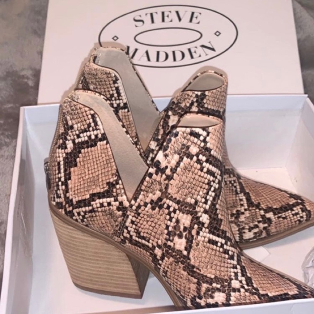 Steve Madden snake skin Booties